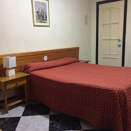 Hostal Jacinto Alcalá de Henares Buitenkant foto
