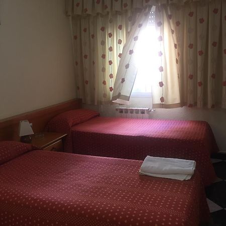 Hostal Jacinto Alcalá de Henares Buitenkant foto