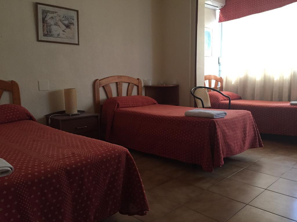 Hostal Jacinto Alcalá de Henares Buitenkant foto