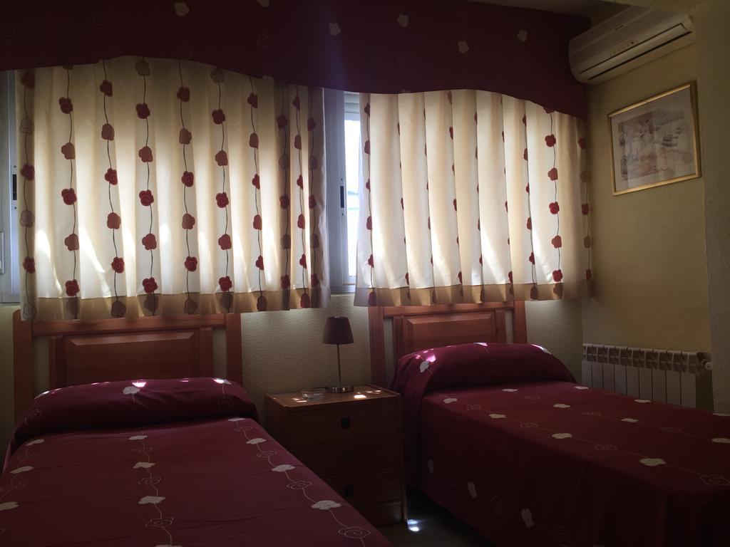 Hostal Jacinto Alcalá de Henares Buitenkant foto