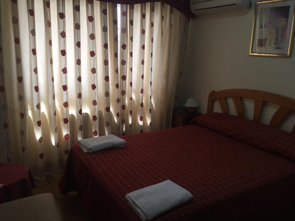 Hostal Jacinto Alcalá de Henares Buitenkant foto