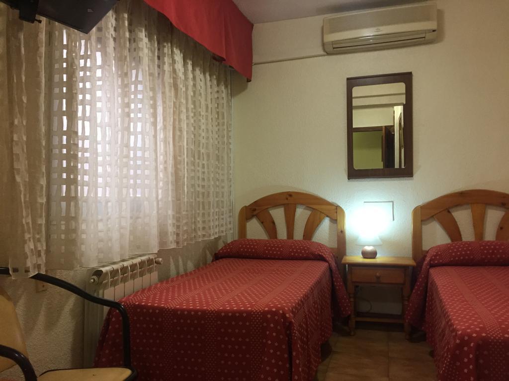 Hostal Jacinto Alcalá de Henares Buitenkant foto