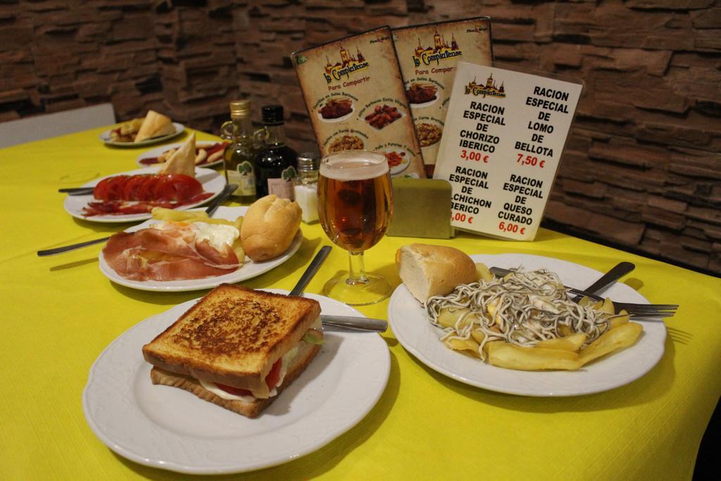 Hostal Jacinto Alcalá de Henares Buitenkant foto
