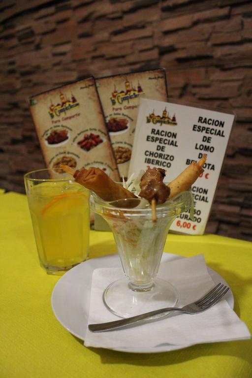 Hostal Jacinto Alcalá de Henares Buitenkant foto