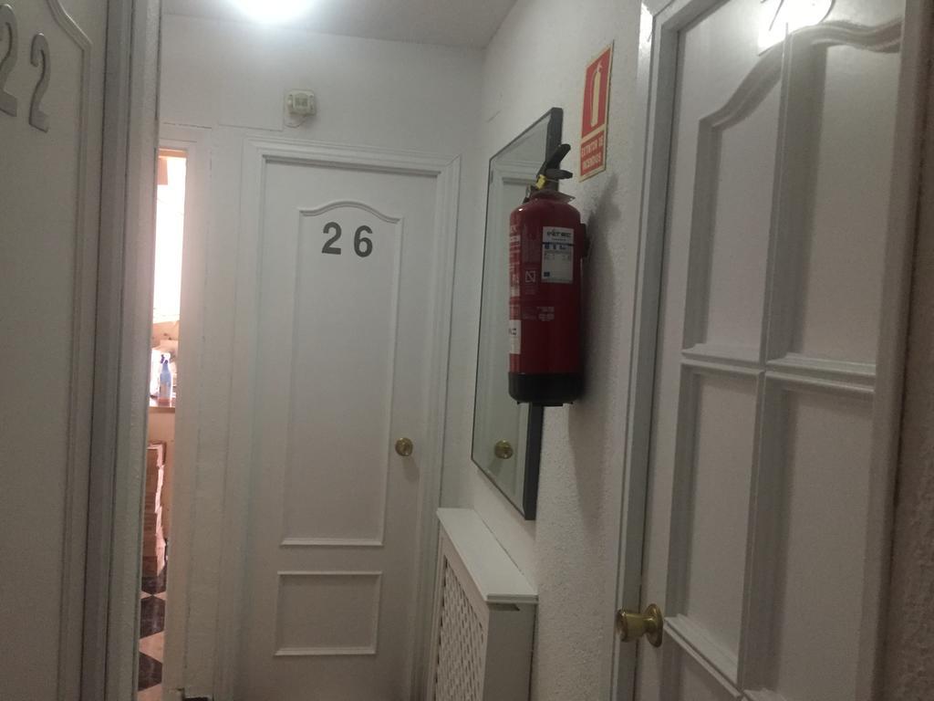 Hostal Jacinto Alcalá de Henares Buitenkant foto