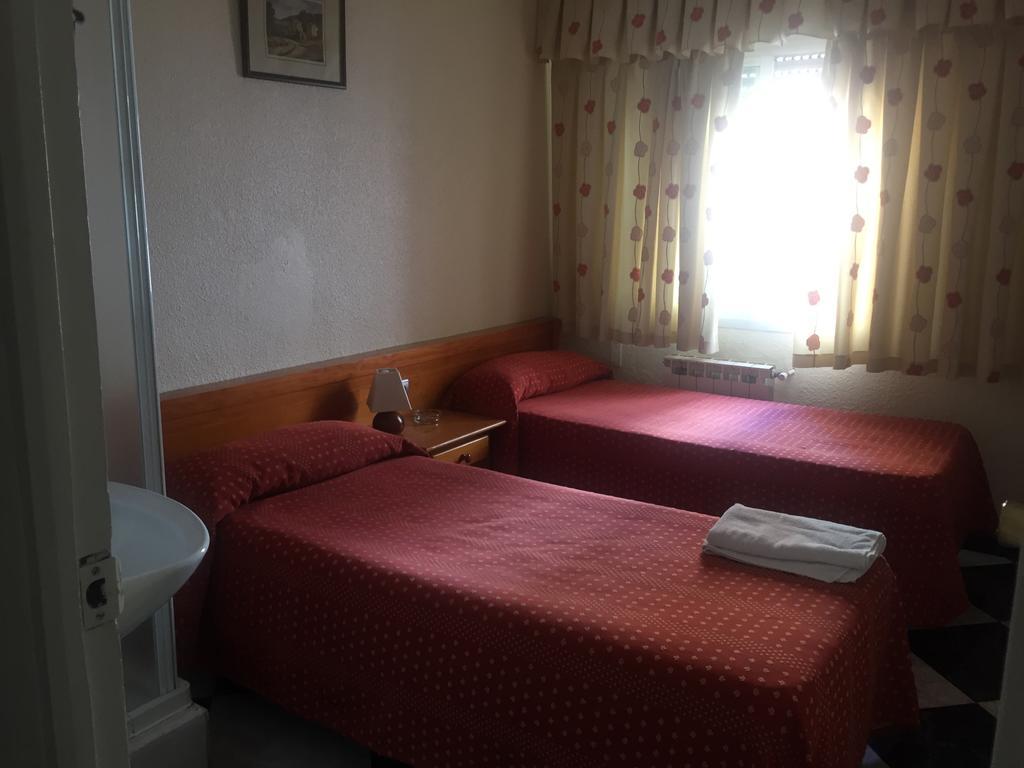 Hostal Jacinto Alcalá de Henares Buitenkant foto