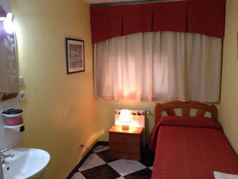 Hostal Jacinto Alcalá de Henares Buitenkant foto