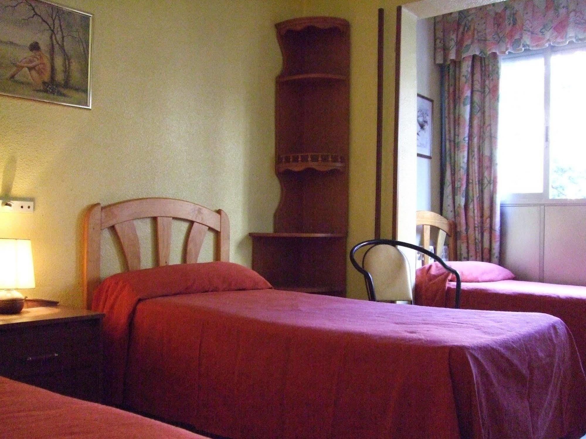 Hostal Jacinto Alcalá de Henares Buitenkant foto