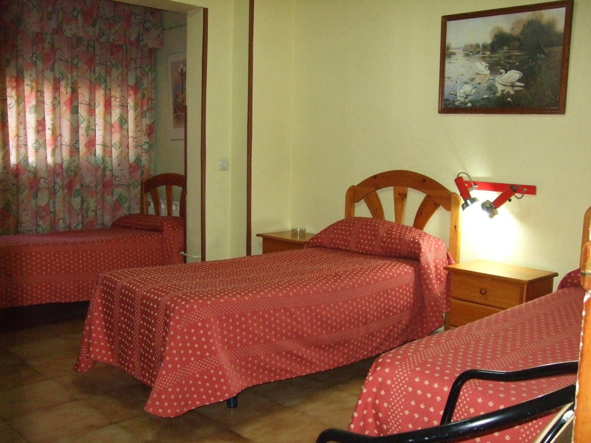 Hostal Jacinto Alcalá de Henares Buitenkant foto