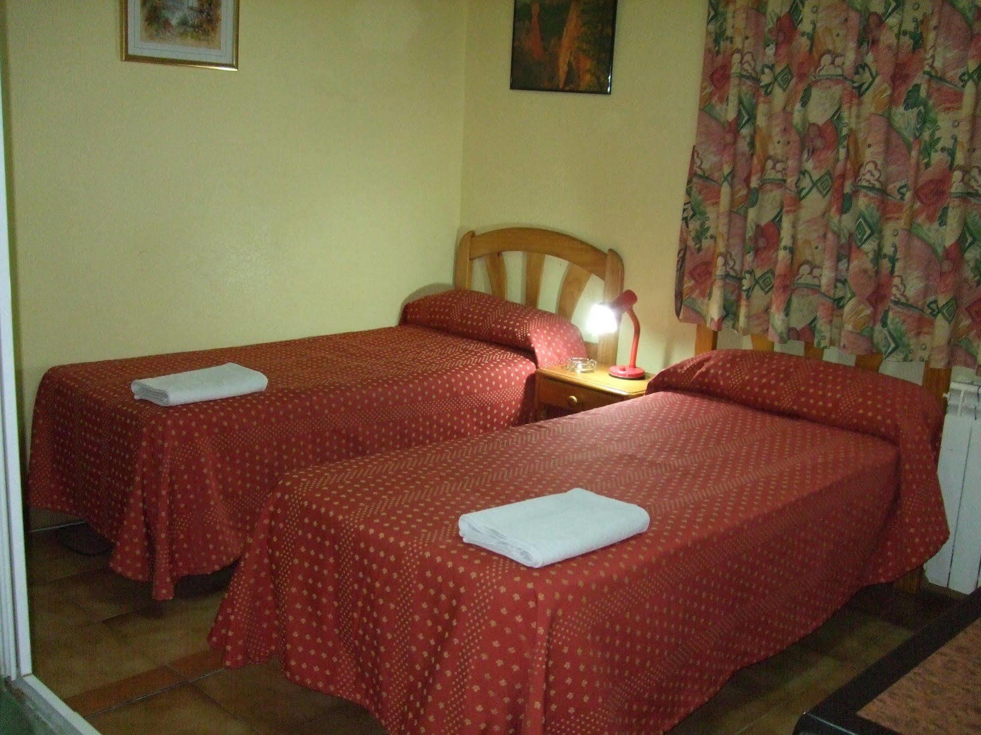 Hostal Jacinto Alcalá de Henares Buitenkant foto